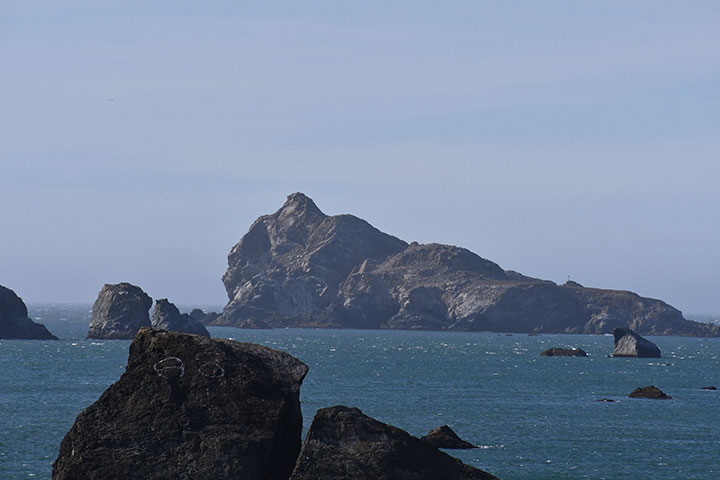 rocks and islands protruding from the ocean